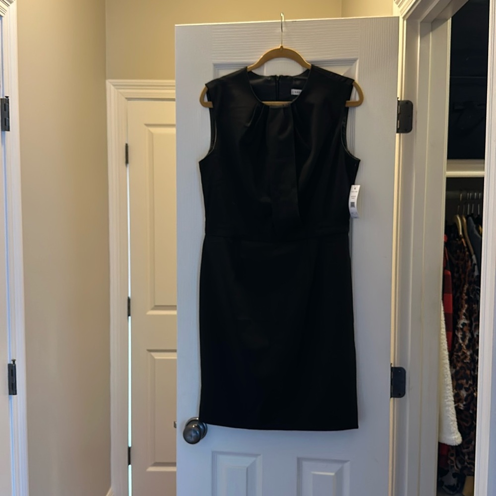 Larry Levine sz 10 round neck black knee length prof. dress. NWT